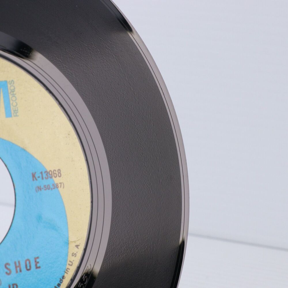 Hank Williams Jr. – It's All Over But The Crying / Rock In My Shoe 45 rpm Record - Picture 13 of 16